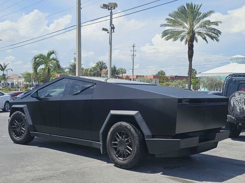 Used 2025 Tesla Cybertruck AWD Crew Cab image 3