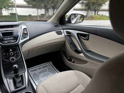 Used 2015 Hyundai Elantra SE image 15