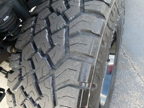 Used 2022 Jeep Gladiator Overland image 12