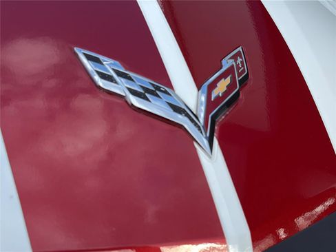 Used 2019 Chevrolet Corvette Stingray Convertible image 28