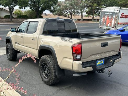Used 2018 Toyota Tacoma TRD Off-Road w/ Technology Package RWD image 5