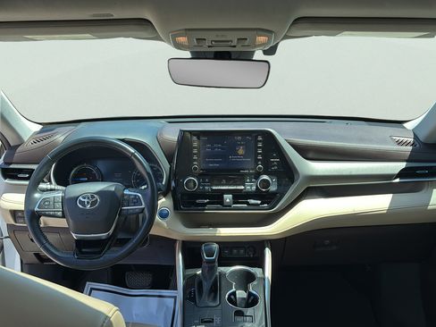 Used 2020 Toyota Highlander XLE FWD image 24