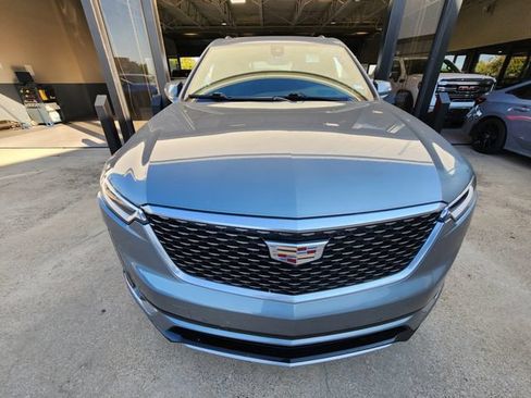 Used 2023 Cadillac XT6 Premium Luxury w/ Technology Package FWD image 2