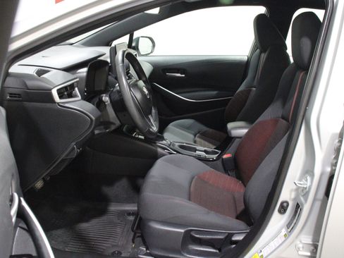 Used 2025 Toyota Corolla SE image 3