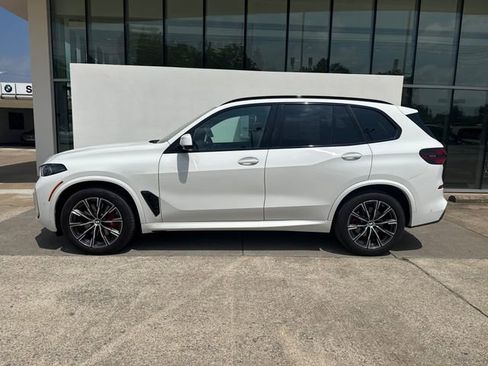 Used 2024 BMW X5 xDrive40i w/ M Sport Package AWD/4WD image 2