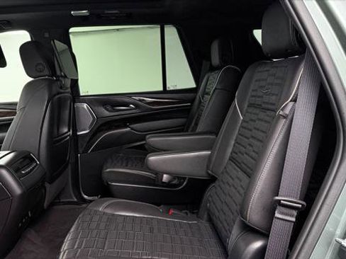 Used 2023 Cadillac Escalade Sport Platinum AWD/4WD image 17