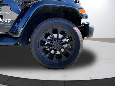 Used 2023 Jeep Wrangler Unlimited Sahara w/ Cold Weather Group AWD/4WD image 33