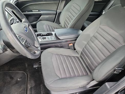 Used 2017 Ford Fusion SE w/ Fusion SE Technology Package image 17