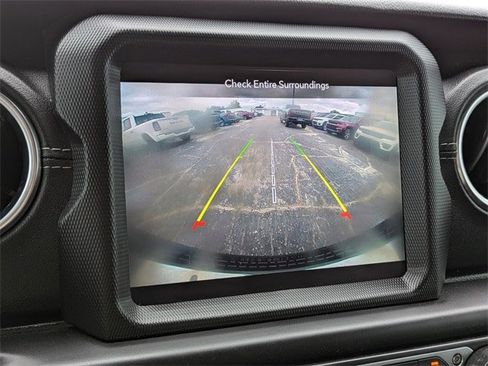 Used 2019 Jeep Wrangler Unlimited Sahara image 20