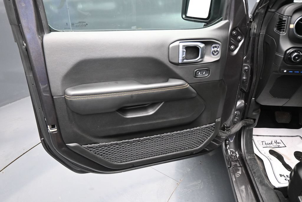 Used 2024 Jeep Wrangler Unlimited Sahara w/ Technology Group AWD/4WD image 11