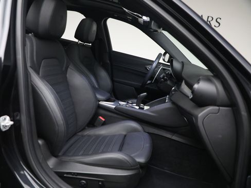 Used 2024 Alfa Romeo Giulia Veloce image 16