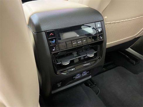 Used 2024 Jeep Grand Cherokee L Limited w/ Luxury Tech Group II image 13