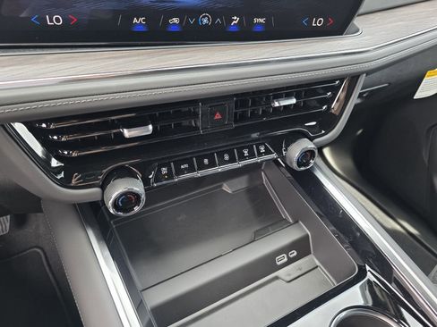 New 2026 Chevrolet Suburban LS image 12