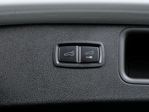 New 2026 Porsche Macan S image 32