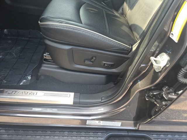 Used 2024 RAM 3500 Limited AWD/4WD image 12