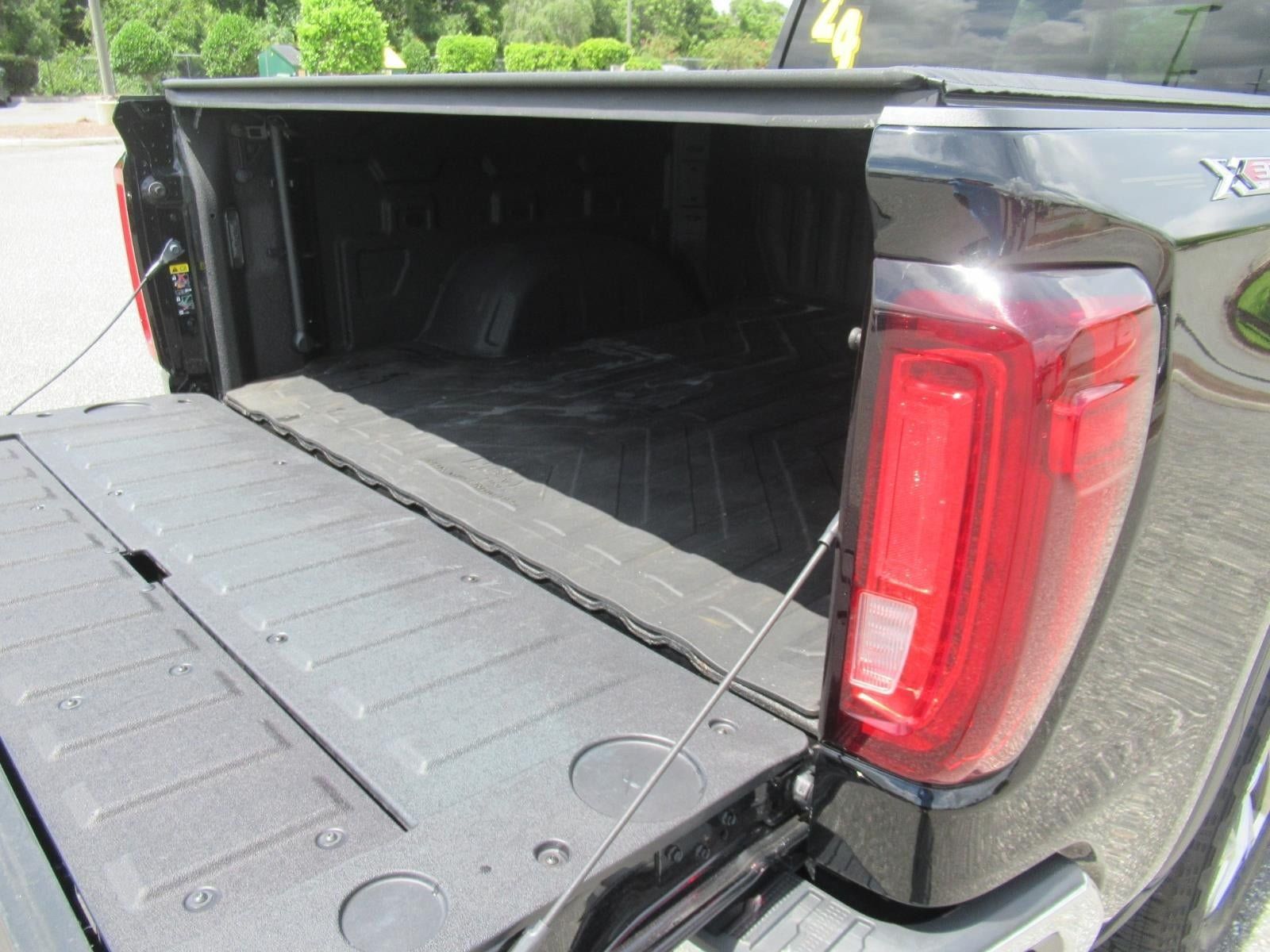Used 2024 GMC Sierra 1500 SLT AWD/4WD image 30