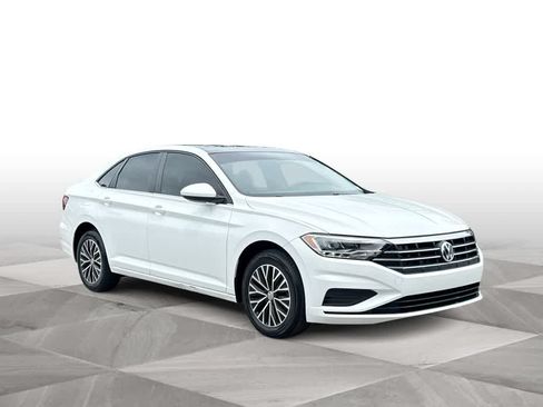 Used 2019 Volkswagen Jetta SE FWD image 2