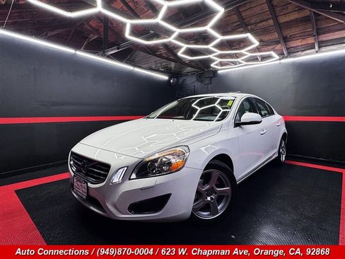 Used 2012 Volvo S60 T5 w/ Climate Pkg FWD image 2