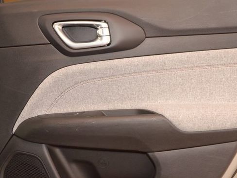 Used 2022 Jeep Compass Latitude image 13