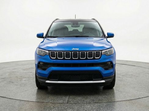 Used 2025 Jeep Compass Limited AWD/4WD image 2