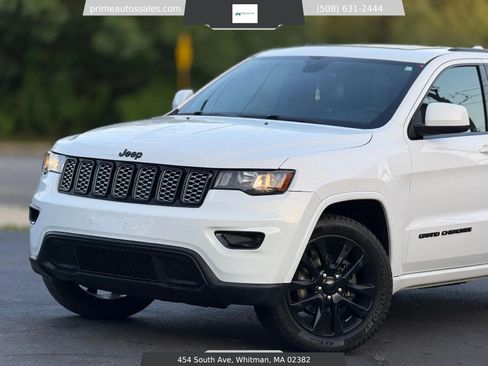 Used 2017 Jeep Grand Cherokee Altitude AWD/4WD image 29