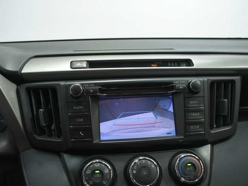Used 2018 Toyota RAV4 LE FWD image 9