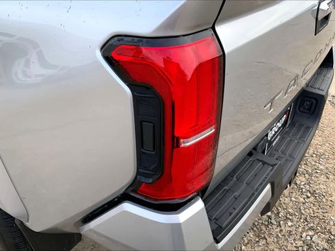 Used 2025 Toyota Tacoma Limited image 27