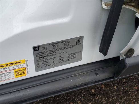 Used 2016 GMC Acadia SLE image 32