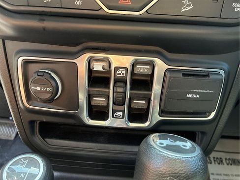 Used 2019 Jeep Wrangler Unlimited Sport S AWD/4WD image 34