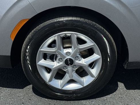 Used 2025 Kia Soul LX w/ LX Technology Package FWD image 20