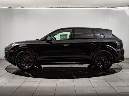New 2026 Porsche Cayenne GTS image 2
