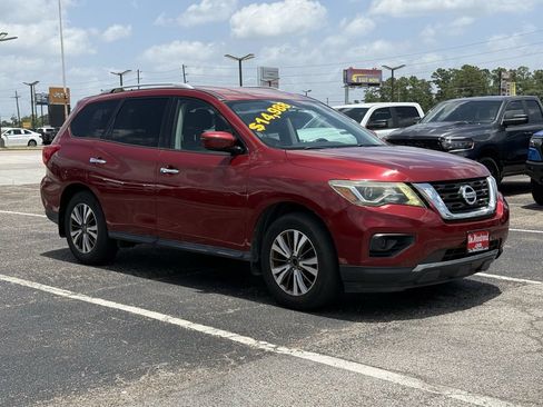 Used 2017 Nissan Pathfinder S FWD image 3