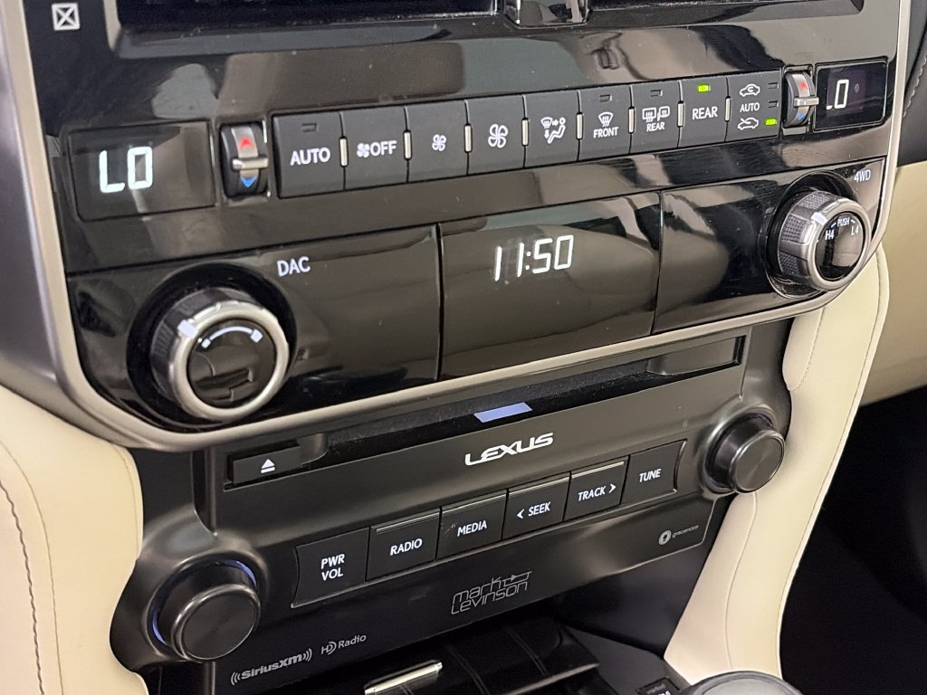 Used 2023 Lexus GX 460 Premium w/ Accessory Package AWD/4WD image 21