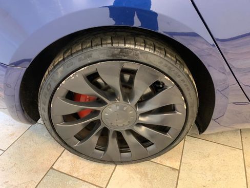 Used 2022 Tesla Model 3 Performance image 9