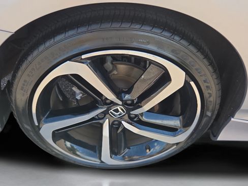 Certified 2018 Honda Accord Sport image 19