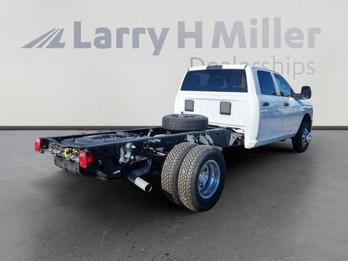 New 2025 RAM 3500 Tradesman w/ Chrome Appearance Group image 6