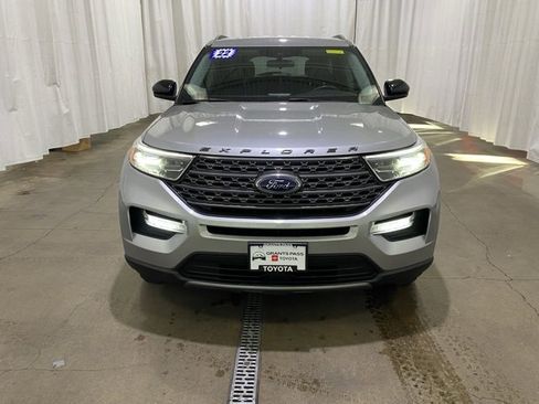 Used 2022 Ford Explorer XLT w/ Equipment Group 202A image 8