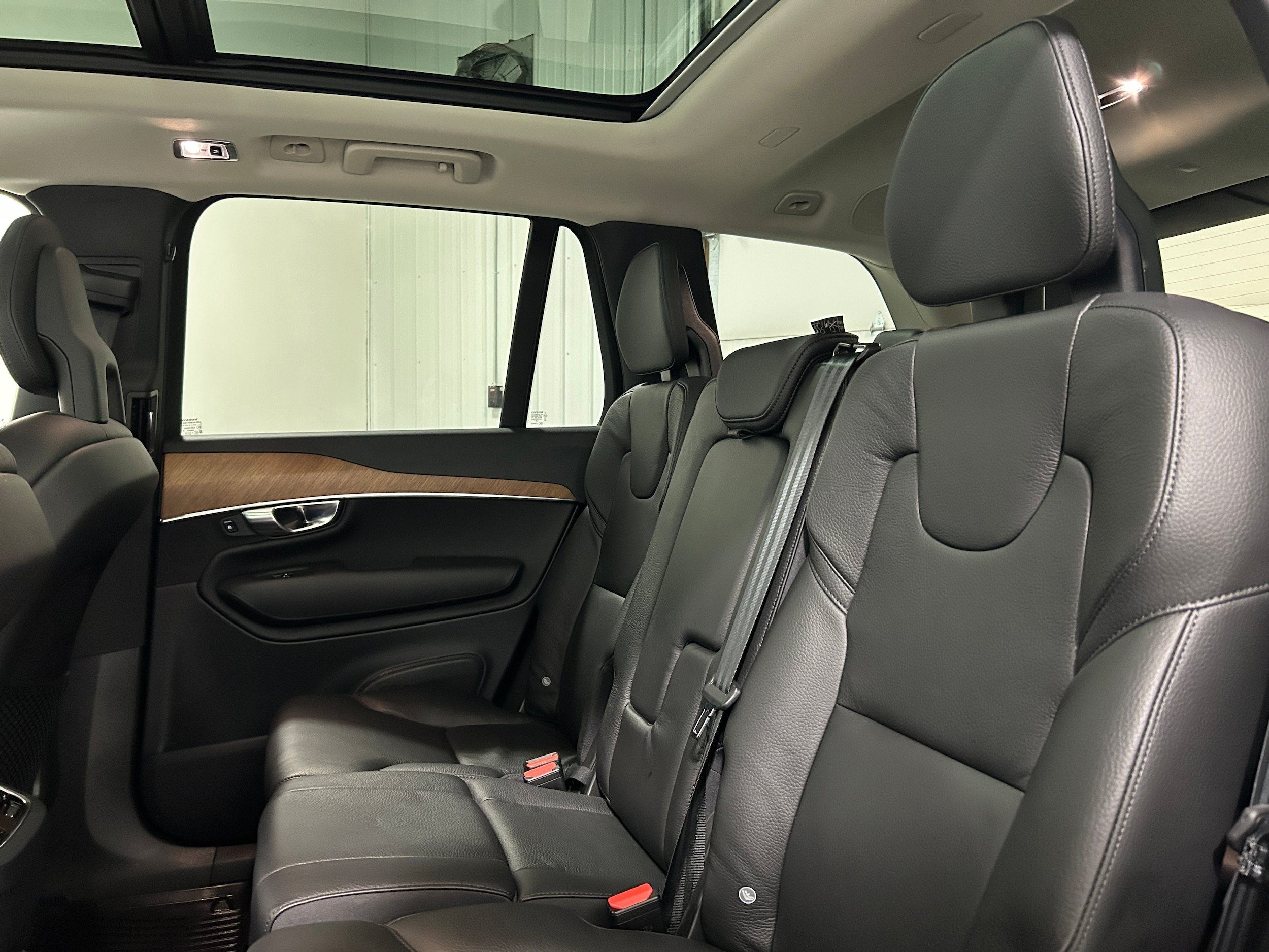 Used 2021 Volvo XC90 T6 Momentum w/ Climate Package AWD/4WD image 29