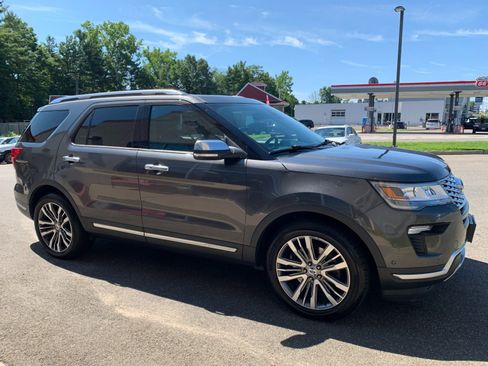 Used 2018 Ford Explorer Platinum AWD/4WD image 3