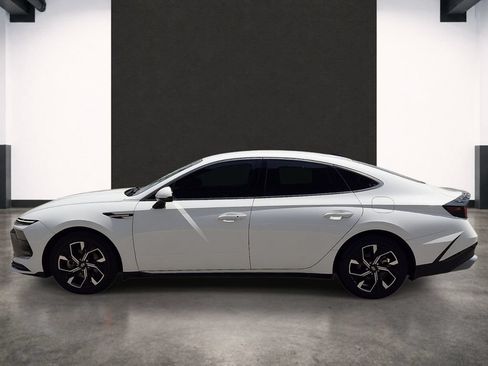 Used 2024 Hyundai Sonata SEL FWD image 2