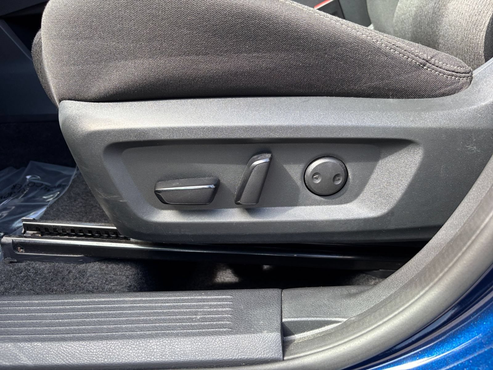 Used 2025 Nissan Rogue SV FWD image 21