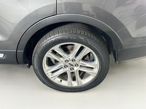 Used 2017 Ford Explorer Limited image 11