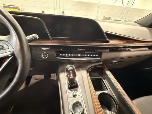 Used 2023 Cadillac Escalade Premium Luxury image 14