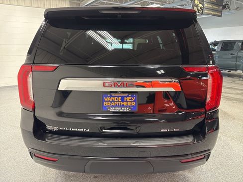 Used 2021 GMC Yukon XL SLE image 6