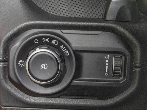 Used 2024 Jeep Wrangler Rubicon w/ Convenience Group AWD/4WD image 32