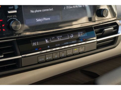 Used 2021 Toyota Sienna LE image 22