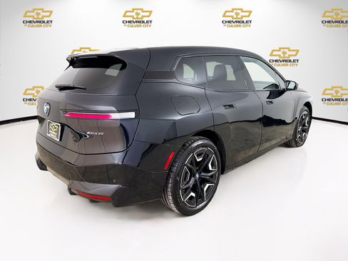 Used 2023 BMW iX xDrive50 w/ Sport Package image 7