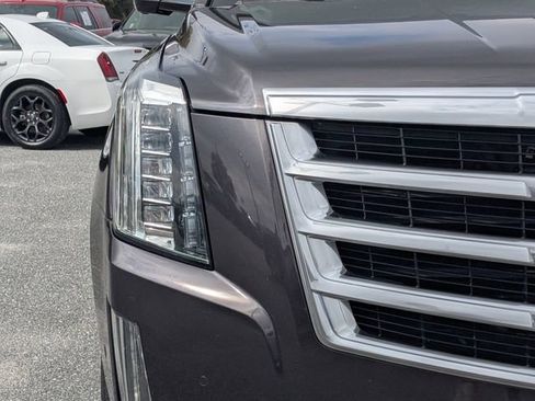 Used 2018 Cadillac Escalade Premium Luxury image 9