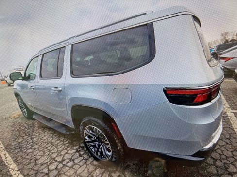 Used 2024 Jeep Wagoneer L Series II w/ Flexible Seating Group image 4