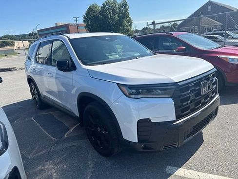Used 2026 Honda Pilot Black Edition image 5